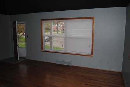 5th image of 6922 Town Ln
