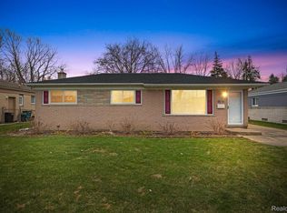 2972 Parliament Dr, Troy, MI 48083