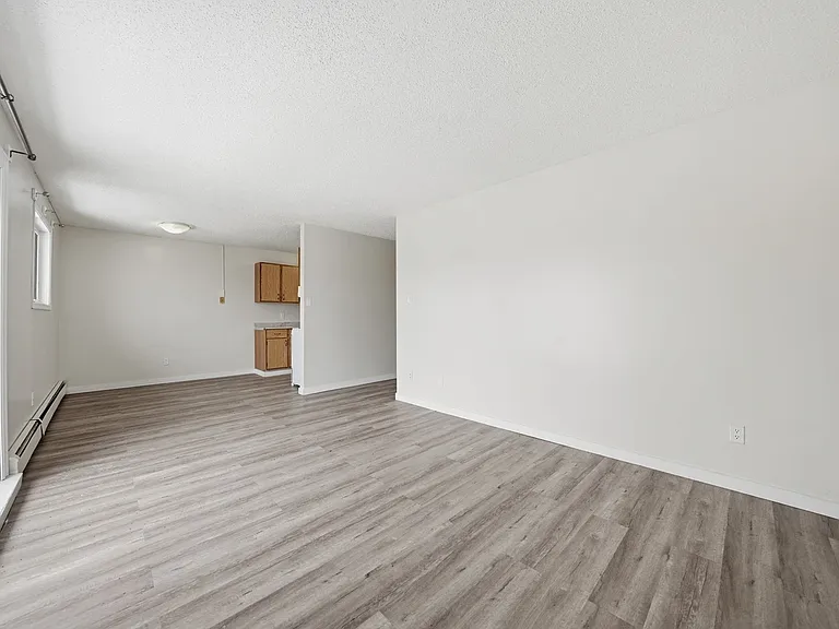843 15th Ave E — Photo 10