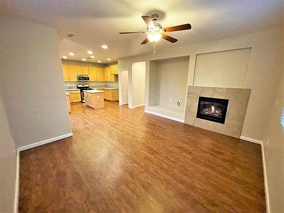 5th image of 390 Anjou Cir