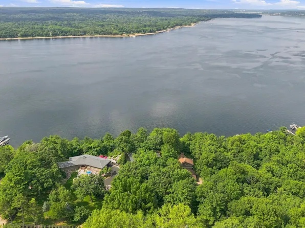 272 Cove Rd, Hudson, WI 54016