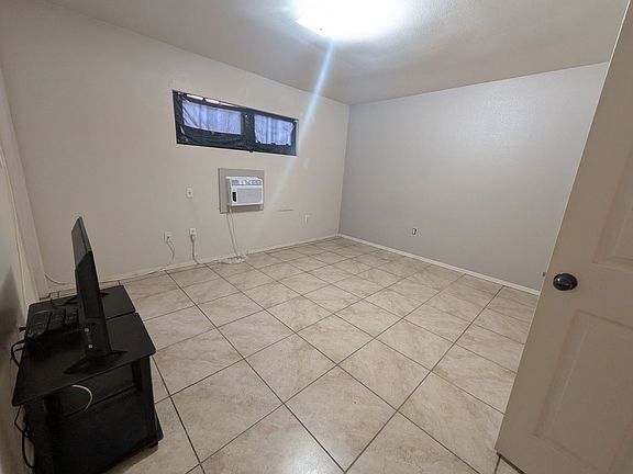 5th image of 1349 Jefferson Dr #1