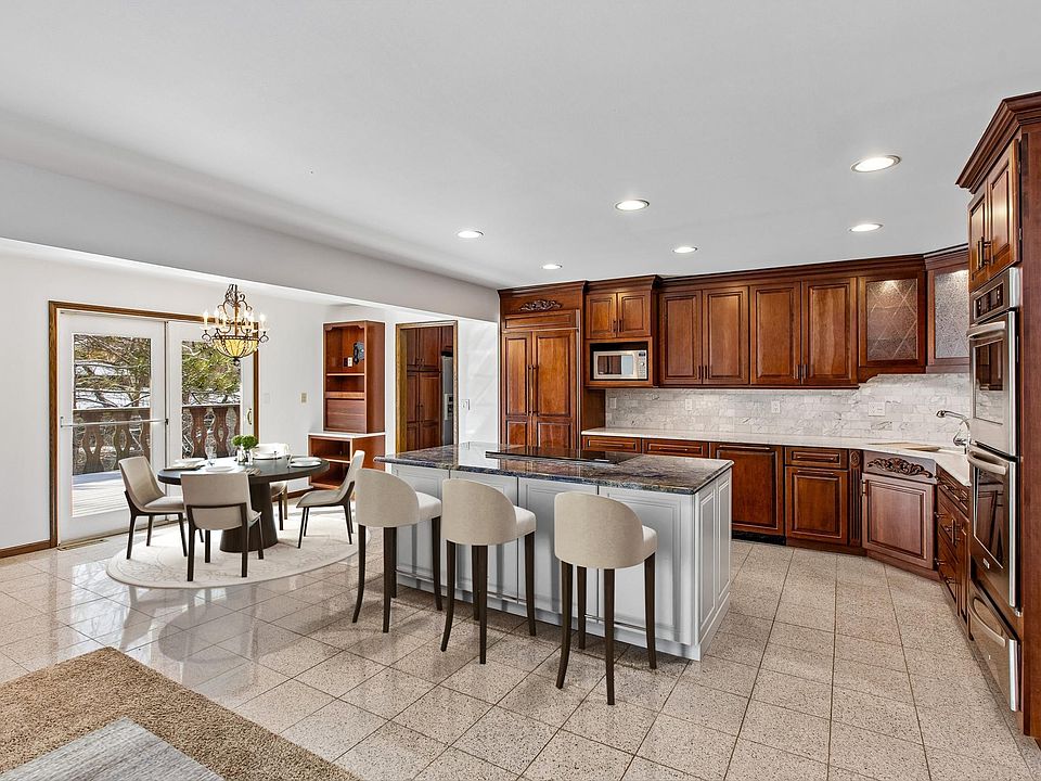 1st image of 205 Hillcrest Ct