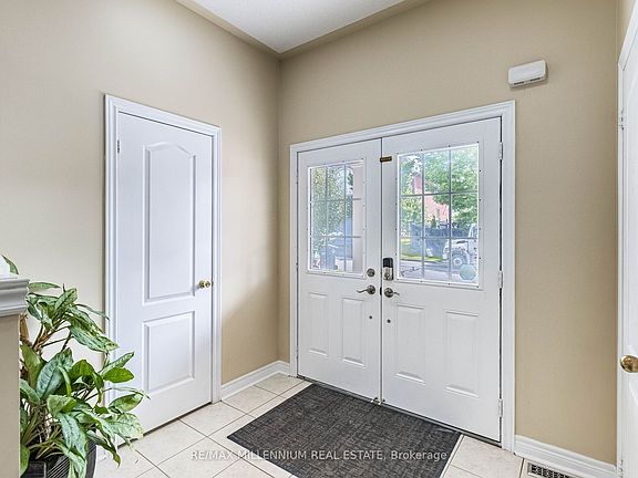 5th image of 172 Pefferlaw Cir