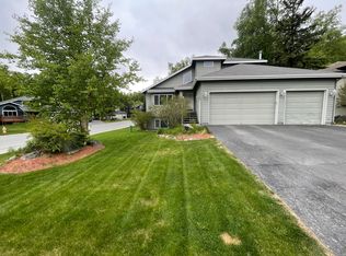 19901 Grant Cir, Eagle River, AK 99577