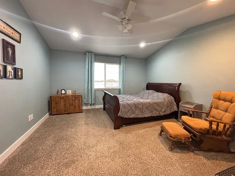 1705 E Glacier St — Photo 11