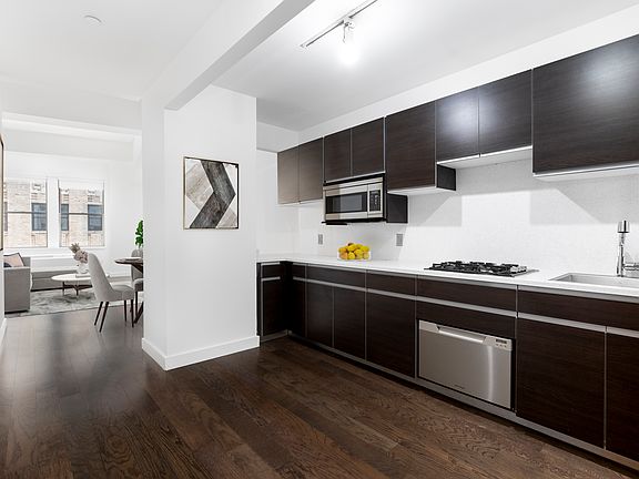 5th image of 116 John St APT 1713