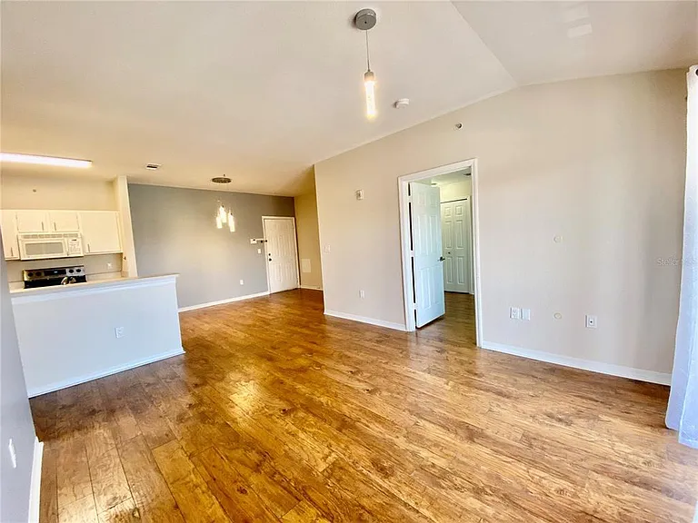 5467 Vineland Rd #6301 — Photo 11
