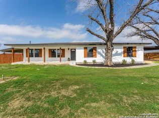 1909 Standish St, Floresville, TX 78114