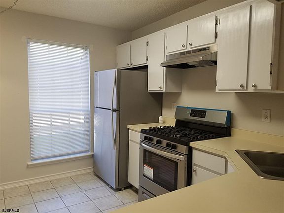 3rd image of 164 Rumson Dr #1057