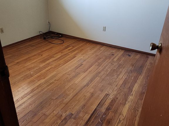 4th image of 820 Jackson Ln