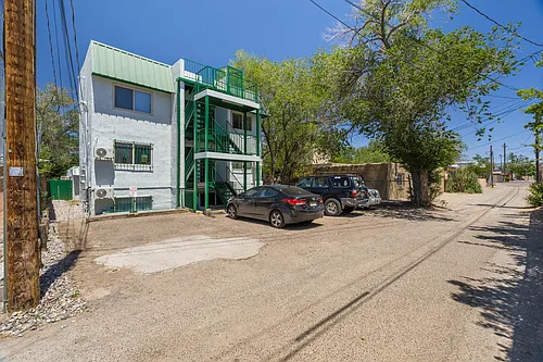 Renovated, Open Studios Near Unm / Cnm - Available Now! Photo 1