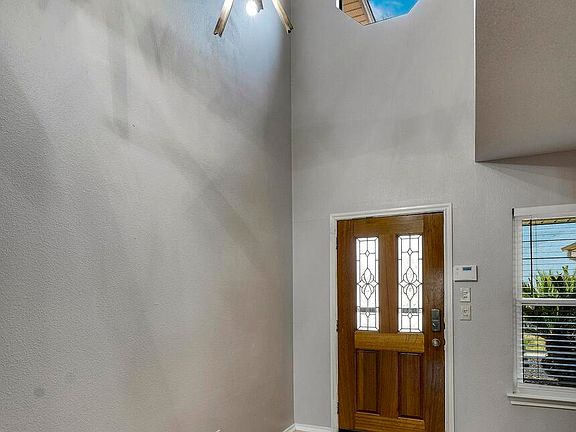 3rd image of 1632 Dogwood Lane
