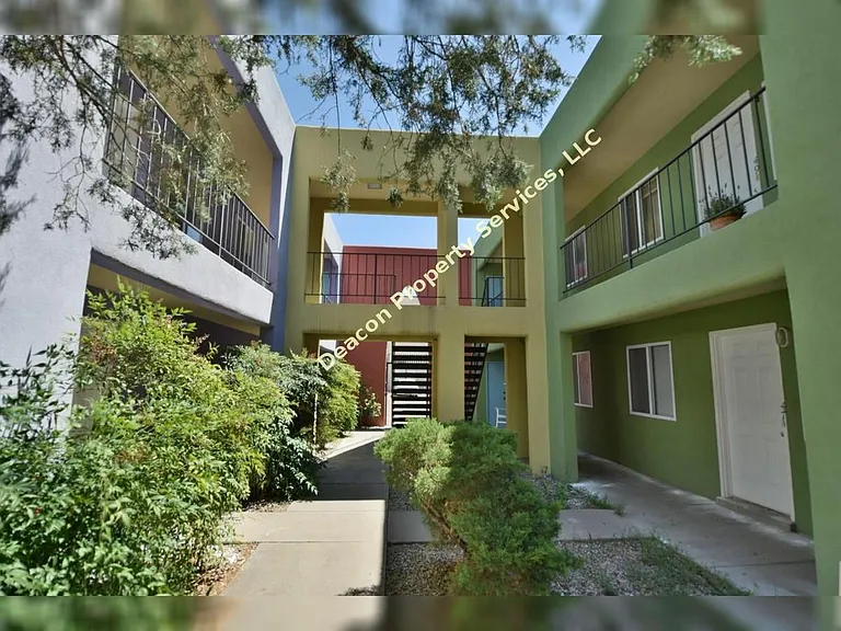 Zia at Nob Hill Apartments — Photo 1