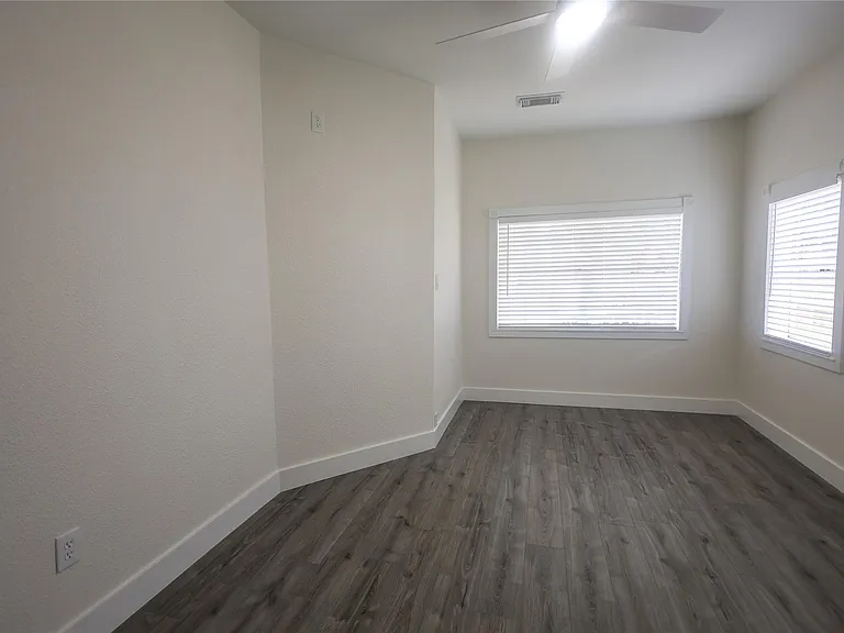 602 Higgins St — Photo 27