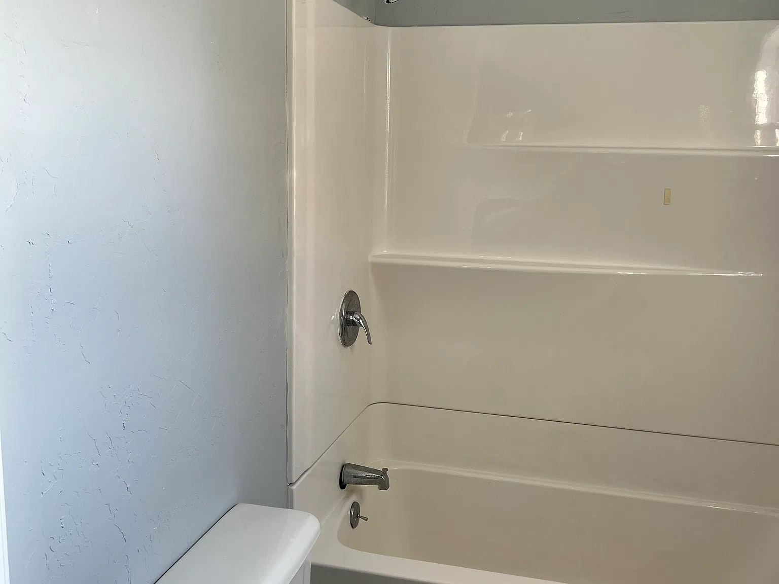 824 E C St — Photo 3