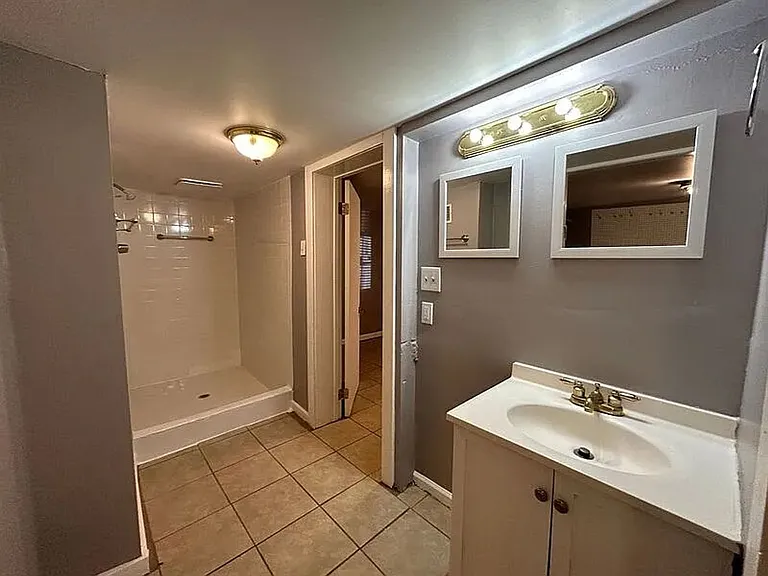 923 Vanderbilt St — Photo 14