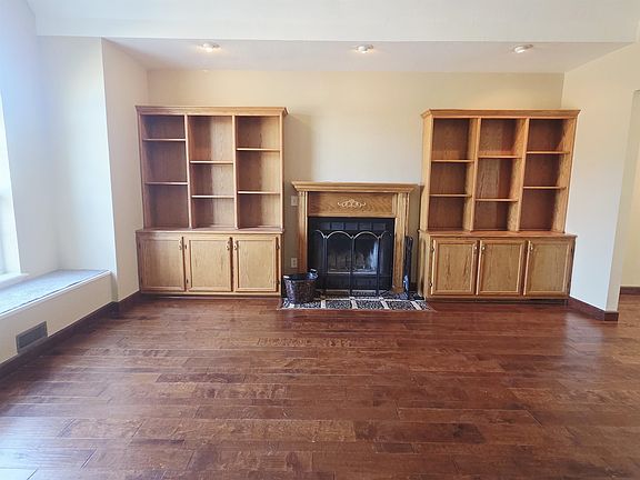 4th image of 210 Thistledown Rd
