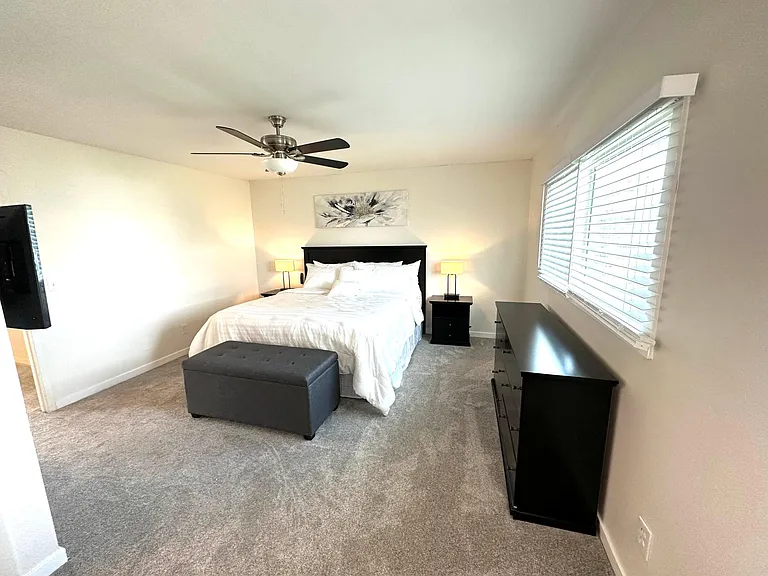 2822 E Clarendon Ave — Photo 6