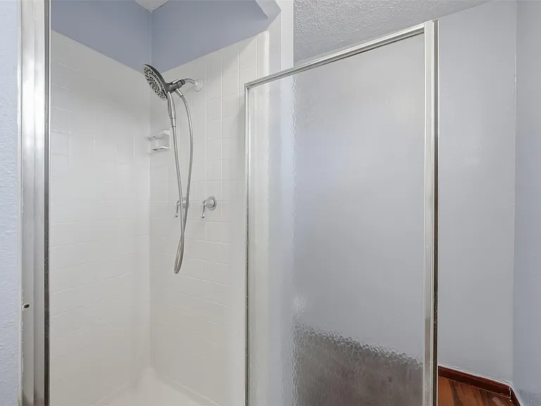 7015 Pella Dr — Photo 23