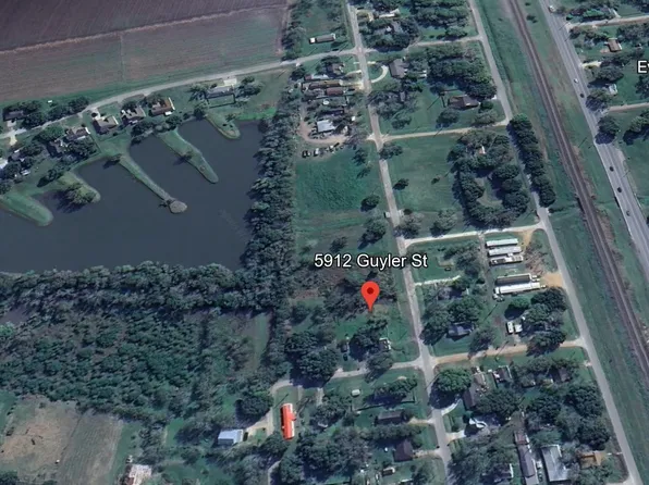 5912 Guyler St, Wallis, TX 77485