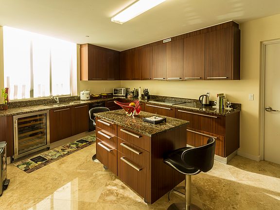 5th image of 15901 Collins Ave APT 1506