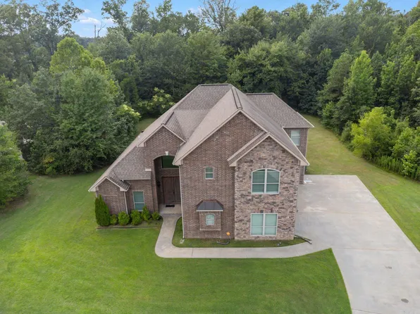 104 Carriage Ct, White Hall, AR 71602