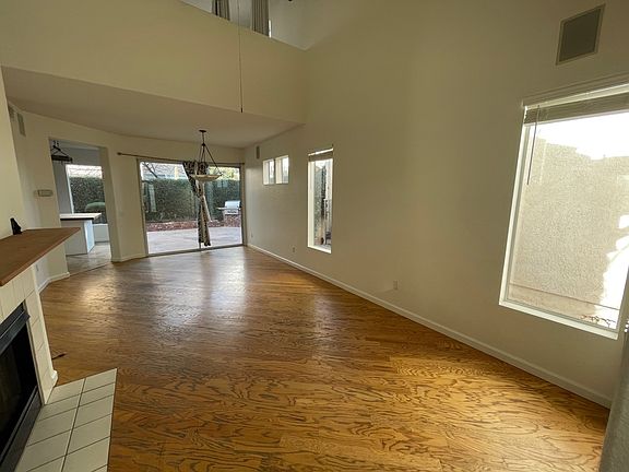2nd image of 30805 Ferrara Ct