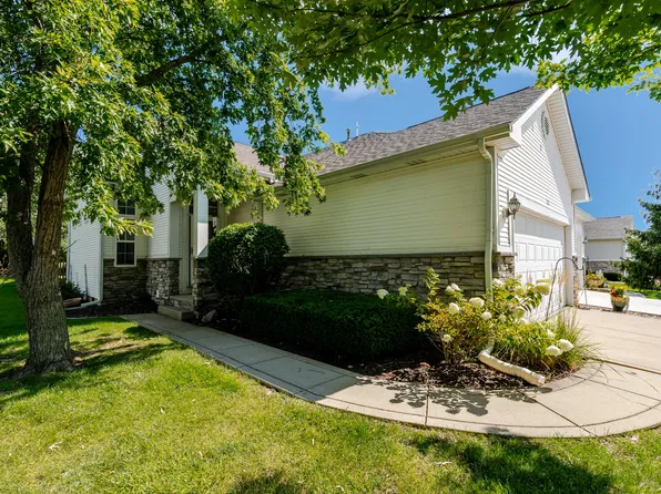 206 Fieldstone Dr, Porter, IN 46304