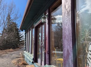 5 Medina Rd, San Cristobal, NM 87564