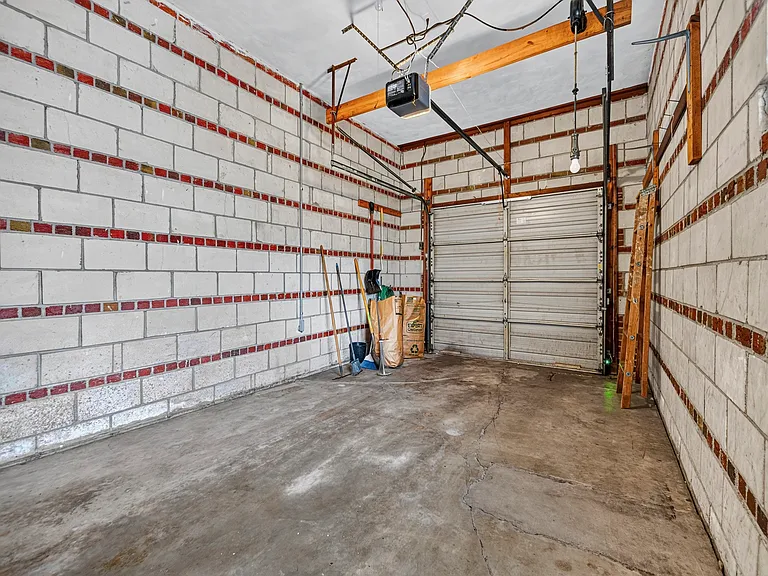 7000 Clifton Ave — Photo 28