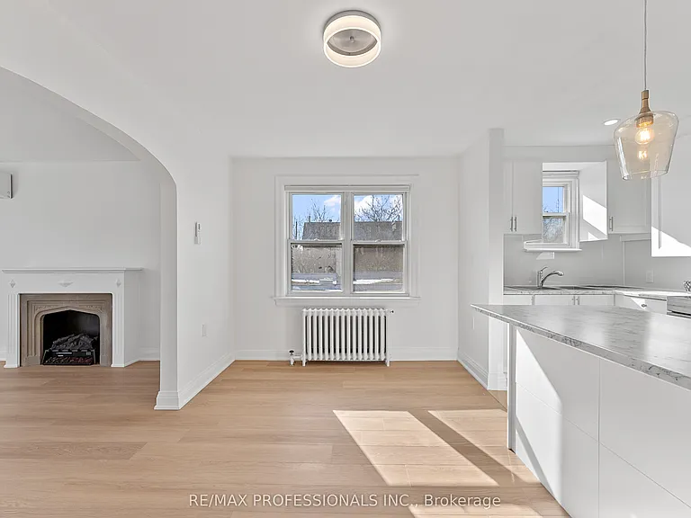 308 Jane St #UPPER — Photo 17