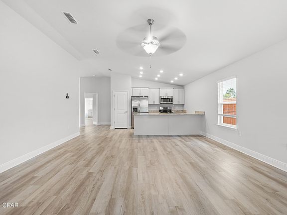 5th image of 1003 Bayside St