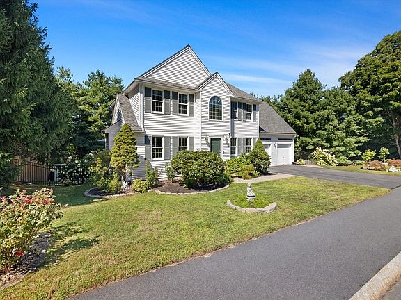 2nd image of 38 Bellows Cir