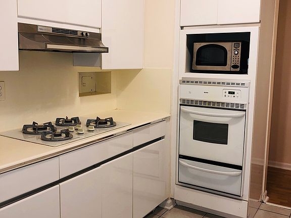 4th image of 2211 S Stewart Ave APT 3C