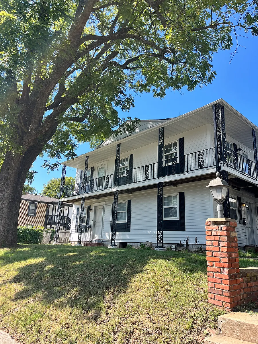 Photo 1 of 11 - 649 South Ave #6A - Springfield, MO Primary Photo - 649 South Ave #6A