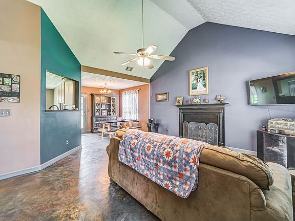 4th image of 1024 Colvin Dr