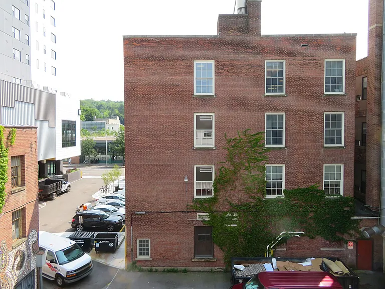 109 E State St — Photo 47