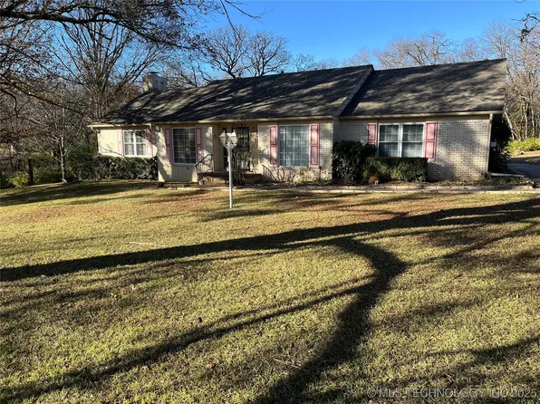2000 Woodland Dr, Ada, OK 74820