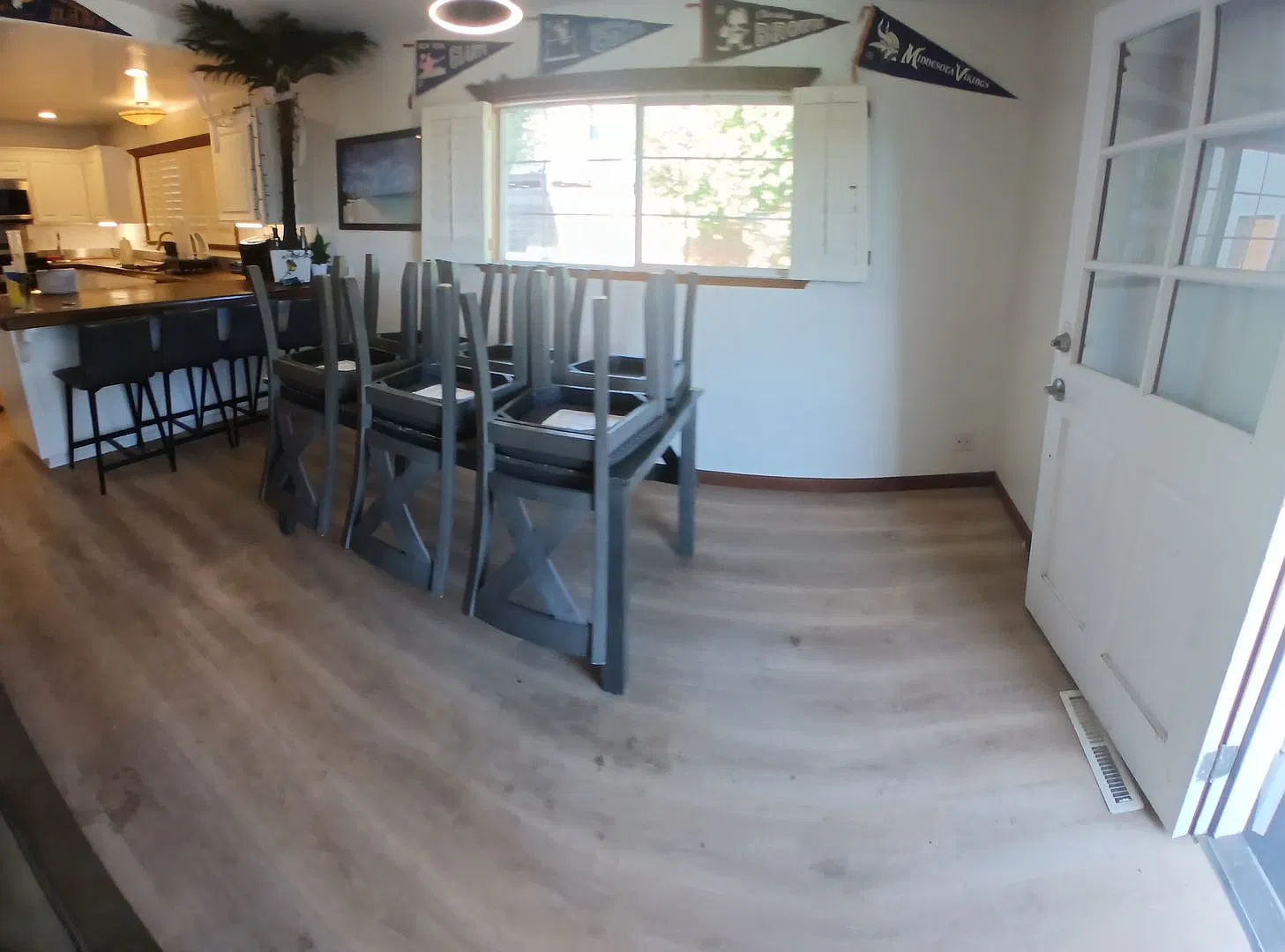 9 bed, 6 bath home that's a stone's throw to Grand Ave entrance — Photo 2