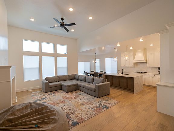 3rd image of 293 N Pheasant Dr