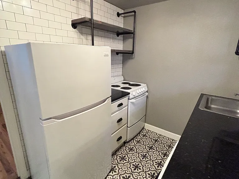 215 W Fairview St #102 — Photo 5