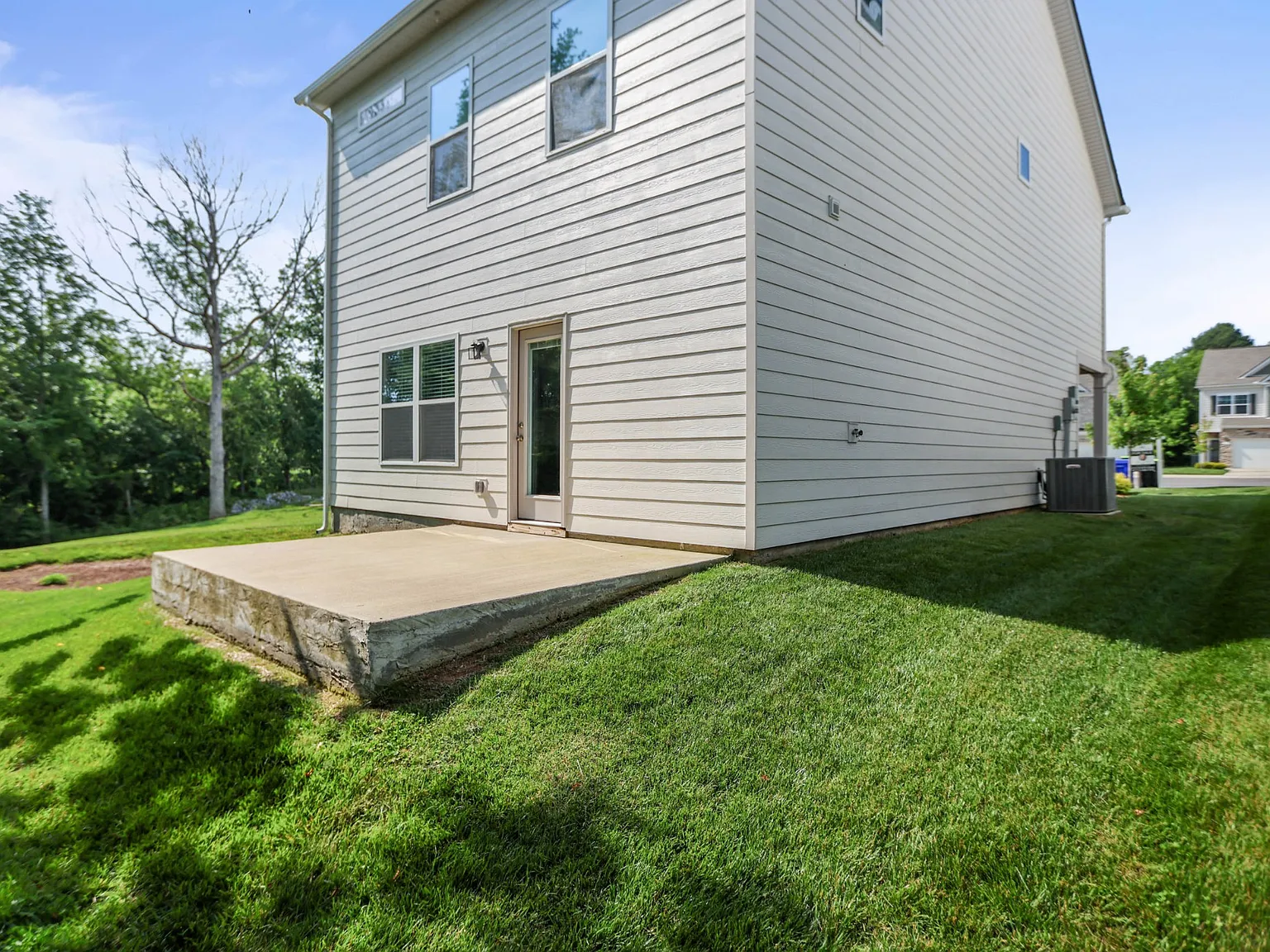 3 bed, 1799 sqft, $2,300 — Photo 2