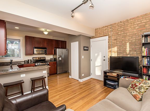 5th image of 3018 W Belle Plaine Ave APT 2