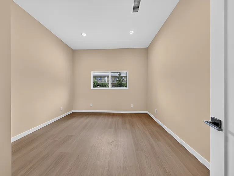 2327 N Naomi St — Photo 16