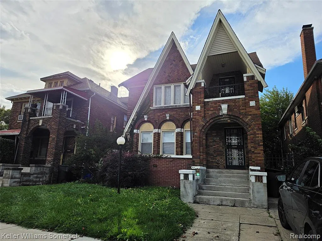 3 bed, 1.0 bath, 1250 sqft, $950 — Photo 1