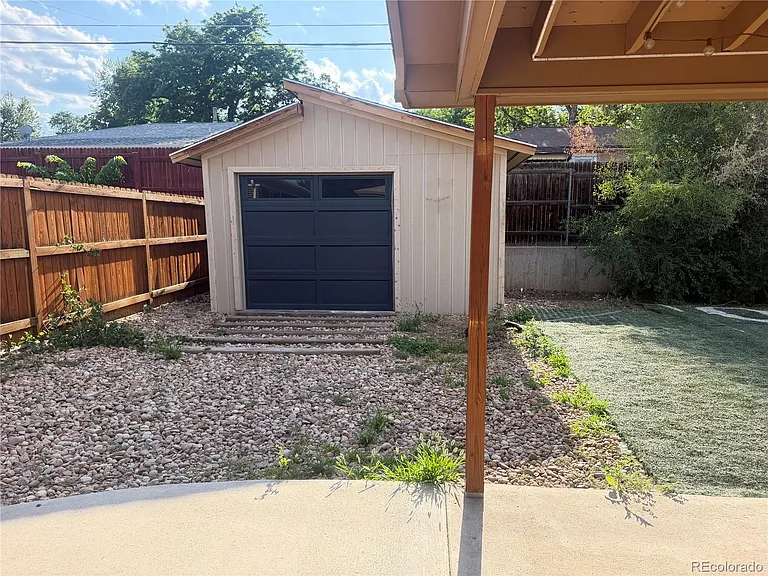 1223 S Eaton St — Photo 16