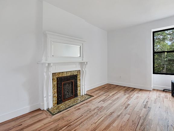 5th image of 131 Bainbridge St APT 4