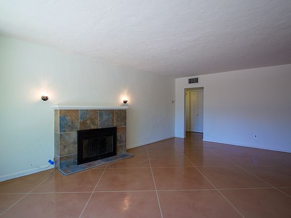 5th image of 505 E Elm St