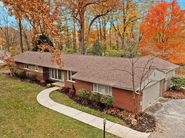 32517 Haverford Rd, Franklin, MI 48025